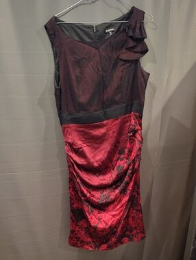 👗2 For 25👗le chateau Red & Black Floral Satin Dress